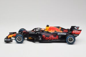 Red Bull Racing Honda RB16B #33 M. Verstappen Belgian GP Winner 2021 Minichamps 1:18 110211333 Hartsi — kuva 3 / 7