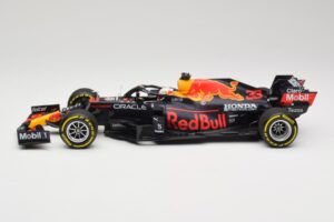 Red Bull Racing Honda RB16B #33 M. Verstappen Mexican GP Winner 2021 Minichamps 1:18 110211933 Hartsi — kuva 3 / 6
