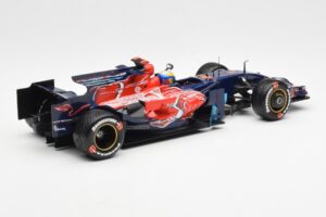 Red Bull Racing RB6 #6 M. Webber F1 Showcar 2010 Minichamps 1:18 150100076 Metalli — kuva 2 / 6