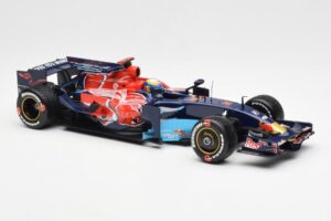 Red Bull Racing RB6 #6 M. Webber F1 Showcar 2010 Minichamps 1:18 150100076 Metalli — kuva 4 / 6