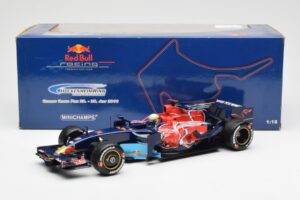 Red Bull Racing RB6 #6 M. Webber F1 Showcar 2010 Minichamps 1:18 150100076 Metalli — kuva 6 / 6