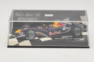 Red Bull Racing RB1 V. Liuzzi Test Driver F1 2005 Minichamps 1:43 400050115 Metalli — kuva 5 / 5