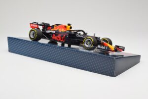 Red Bull Racing Honda RB16B #33 M. Verstappen Emilia Romagna GP 2021 Case Edition Minichamps 1:18 113210133 Hartsi — kuva 4 / 7