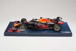 Red Bull Racing Honda RB16B #33 M. Verstappen Emilia Romagna GP 2021 Case Edition Minichamps 1:18 113210133 Hartsi