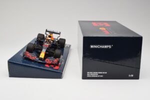 Red Bull Racing Honda RB16B #33 M. Verstappen Emilia Romagna GP 2021 Case Edition Minichamps 1:18 113210133 Hartsi — kuva 6 / 7