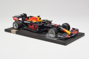 Red Bull Racing RB16B #33 M. Verstappen Monaco GP Winner 2021 Minichamps 1:18 113210533-R1 Hartsi — kuva 4 / 6