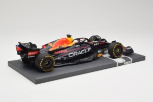 Oracle Red Bull Racing RB18 #33 M. Verstappen Belgian GP 2022 Minichamps 1:18 113221401 Hartsi — kuva 3 / 7