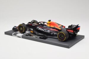 Oracle Red Bull Racing RB18 #33 M. Verstappen Belgian GP 2022 Minichamps 1:18 113221401 Hartsi — kuva 5 / 7