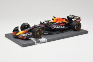 Oracle Red Bull Racing RB18 #33 M. Verstappen Mexican GP 2022 Minichamps 1:18 113222001 Hartsi — kuva 2 / 7