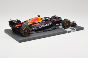 Oracle Red Bull Racing RB18 #33 M. Verstappen Mexican GP 2022 Minichamps 1:18 113222001 Hartsi — kuva 3 / 7