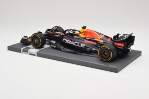 Oracle Red Bull Racing RB18 #33 M. Verstappen Mexican GP 2022 Minichamps 1:18 113222001 Hartsi — kuva 5 / 7