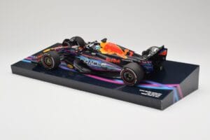 Oracle Red Bull Racing RB19 #33 M. Verstappen Miami GP 2023 Case Edition Minichamps 1:18 113233501 Hartsi — kuva 5 / 7