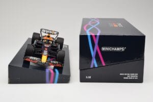 Oracle Red Bull Racing RB19 #33 M. Verstappen Miami GP 2023 Case Edition Minichamps 1:18 113233501 Hartsi — kuva 6 / 7