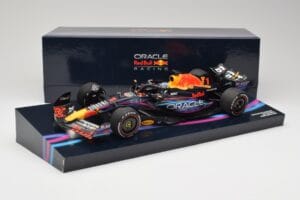 Oracle Red Bull Racing RB19 #33 M. Verstappen Miami GP 2023 Case Edition Minichamps 1:18 113233501 Hartsi — kuva 7 / 7