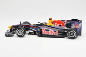 Red Bull Racing Renault RB5 #5 S. Vettel Showcar 2010 Minichamps 1:18 153100175 Metalli — kuva 3 / 6