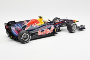 Red Bull Racing Renault RB6 #6 M. Webber F1 2010 Minichamps 1:18 110100006 Metalli — kuva 2 / 6