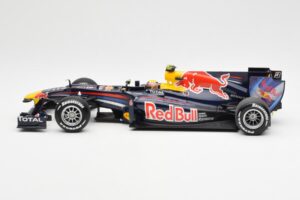 Red Bull Racing Renault RB6 #6 M. Webber F1 2010 Minichamps 1:18 110100006 Metalli — kuva 3 / 6