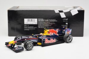 Red Bull Racing Renault RB6 #6 M. Webber F1 2010 Minichamps 1:18 110100006 Metalli — kuva 6 / 6