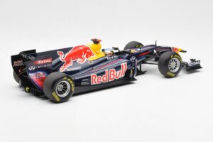 Red Bull Racing Renault RB6 #5 S. Vettel F1 World Champion 2010 Minichamps 1:18 110100005 Metalli — kuva 2 / 6