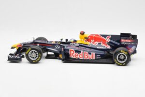 Red Bull Racing Renault RB6 #5 S. Vettel F1 World Champion 2010 Minichamps 1:18 110100005 Metalli — kuva 3 / 6