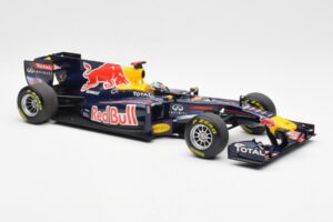 Red Bull Racing Renault RB6 #5 S. Vettel F1 World Champion 2010 Minichamps 1:18 110100005 Metalli — kuva 4 / 6