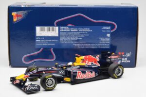 Red Bull Racing Renault RB6 #5 S. Vettel F1 World Champion Showcar 2010 Minichamps 1:18 150100075 Metalli — kuva 6 / 6