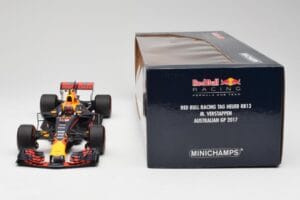 Red Bull Racing RB13 Tag Heuer #33 M. Verstappen Australian GP 2017 Minichamps 1:18 110170033 Hartsi — kuva 6 / 7