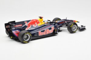 Red Bull Racing Renault RB7 #1 S. Vettel F1 World Champion Showcar 2011 Minichamps 1:18 113110271 Metalli — kuva 2 / 6
