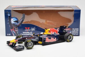 Red Bull Racing Renault RB7 #1 S. Vettel F1 World Champion Showcar 2011 Minichamps 1:18 113110271 Metalli — kuva 6 / 6