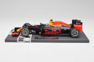 Red Bull RB12 #33 M. Verstappen Spain GP Winner 2016 Minichamps 1:18 117160333 Metalli
