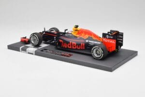 Red Bull RB12 #33 M. Verstappen Spain GP Winner 2016 Minichamps 1:18 117160333 Metalli — kuva 5 / 7