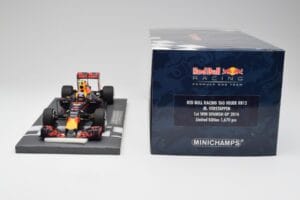 Red Bull RB12 #33 M. Verstappen Spain GP Winner 2016 Minichamps 1:18 117160333 Metalli — kuva 7 / 7