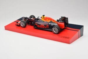 Red Bull RB12 #33 M. Verstappen Spain GP Winner 2016 Minichamps 1:18 147160533 Metalli — kuva 5 / 6