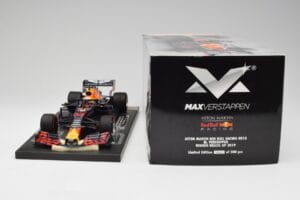 Red Bull RB15 #33 M. Verstappen Brazil GP Winner 2019 Minichamps 1:18 113191933 Metalli — kuva 7 / 7