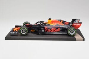 Red Bull RB15 #33 M. Verstappen German GP Winner Wet 2019 Minichamps 1:18 113191133 Metalli