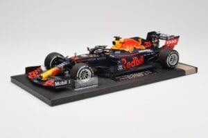 Red Bull RB16 #33 M. Verstappen Red Bull Racing 70th Anniversary GP Winner 2020 Minichamps 1:18 113200533-M1 Hartsi — kuva 2 / 7
