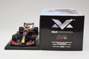 Red Bull RB16 #33 M. Verstappen Red Bull Racing 70th Anniversary GP Winner 2020 Minichamps 1:18 113200533-M1 Hartsi — kuva 6 / 7