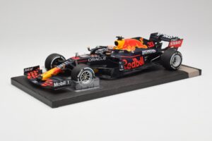 Red Bull RB16B #33 M. Verstappen Dutch GP Winner 2021 Minichamps 1:18 113212533 Metalli — kuva 2 / 7