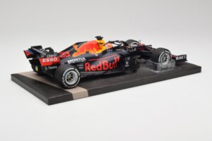 Red Bull RB16B #33 M. Verstappen Dutch GP Winner 2021 Minichamps 1:18 113212533 Metalli — kuva 3 / 7