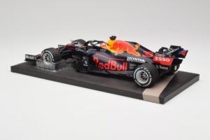 Red Bull RB16B #33 M. Verstappen Dutch GP Winner 2021 Minichamps 1:18 113212533 Metalli — kuva 5 / 7