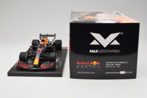 Red Bull RB16B #33 M. Verstappen Dutch GP Winner 2021 Minichamps 1:18 113212533 Metalli — kuva 7 / 7