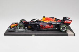Red Bull RB16B #33 M. Verstappen Emilia Romagna GP Winner 2021 Minichamps 1:18 113210233T Metalli