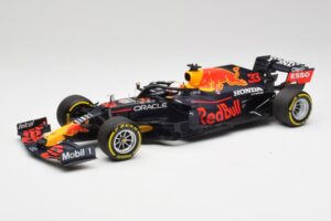 Red Bull RB16B #33 M. Verstappen Emilia Romagna GP Winner Mid Race Tyres 2021 Minichamps 1:18 110210133 Metalli