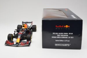 Red Bull RB16B #33 M. Verstappen Emilia Romagna GP Winner Mid Race Tyres 2021 Minichamps 1:18 110210133 Metalli — kuva 7 / 7