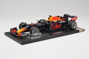 Red Bull RB16B #33 M. Verstappen Styrian & Austrian GP Winner 2021 Minichamps 1:18 113210933 Metalli — kuva 2 / 6