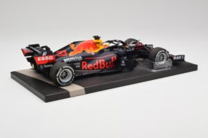 Red Bull RB16B #33 M. Verstappen Styrian & Austrian GP Winner 2021 Minichamps 1:18 113210933 Metalli — kuva 3 / 6