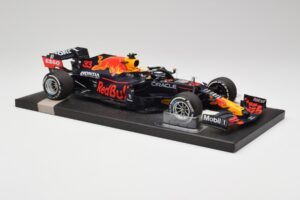 Red Bull RB16B #33 M. Verstappen Styrian & Austrian GP Winner 2021 Minichamps 1:18 113210933 Metalli — kuva 4 / 6