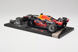 Red Bull RB16B #33 M. Verstappen Styrian & Austrian GP Winner 2021 Minichamps 1:18 113210933 Metalli — kuva 5 / 6