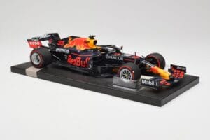 Red Bull RB16B #33 M. Verstappen Abu Dhabi GP 2021 Winner Missing Figurine & Pitboard Minichamps 1:18 113212333 Hartsi — kuva 4 / 7