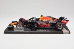 Red Bull RB16B #33 M. Verstappen Abu Dhabi GP 2021 Winner Missing Figurine & Pitboard Minichamps 1:18 113212333 Hartsi